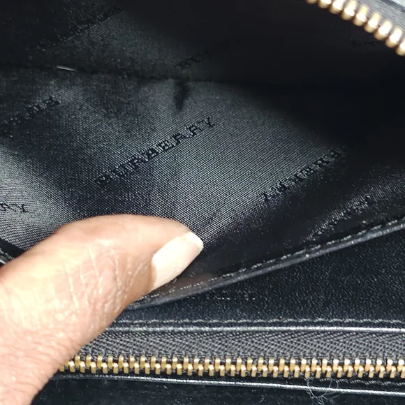 **Authentic**Burberry Haymarket Gladstone wallet  - Good Condition - Picture 8 of 10